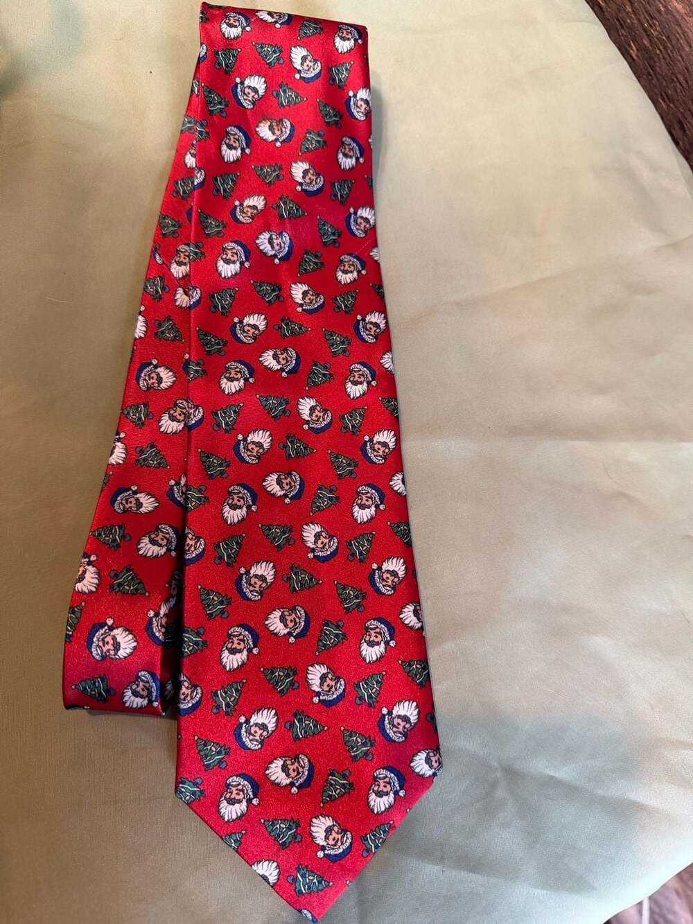 Jos. A. Bank Christmas Santa and Tree Pattern Necktie